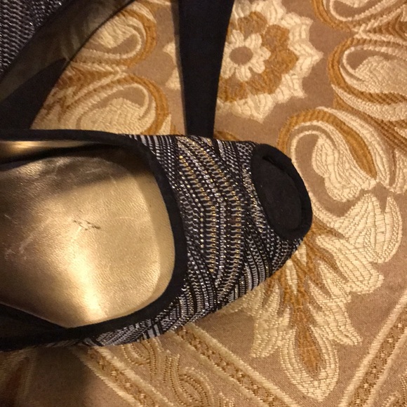 Shoes - Picture 4 of 4